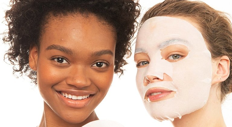 Kako se boriti proti suhi koži: šest razlogov za uporabo tekstilne maske za obraz za intenzivno vlaženje kože