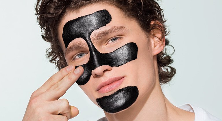 Ogrci, akne in madeži; kakšna je razlika in kako se boriti proti njim?