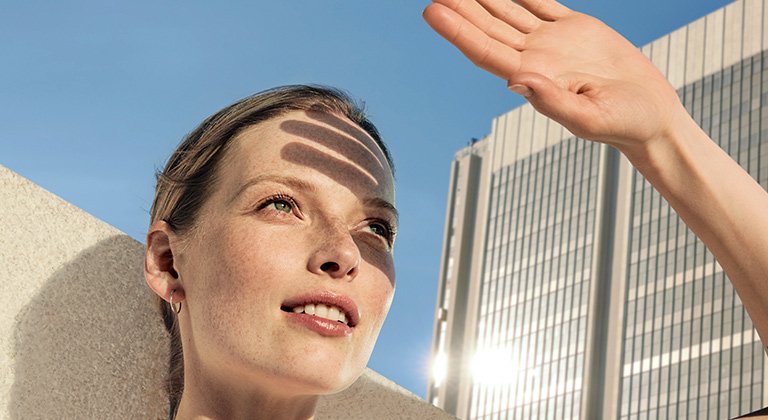 Zaščita pred soncem: zakaj je pomembna, tudi če imate temnejšo barvo kože